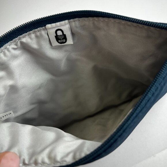 Travel RFID Wristlet - Picture 3 of 5